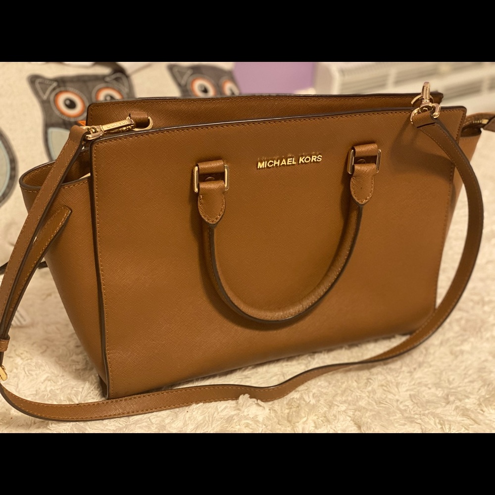 loved using it!The color is classy!Selling it to make more room in the closet🥹